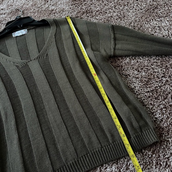 Pink Rose Cropped Ribbed Sweater - Picture 3 of 6